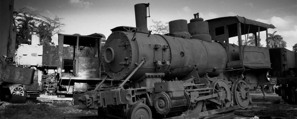Trenes viejos cerca del barrio chino.Serie Cuba www.flickr.com/photos/alvarobueno/