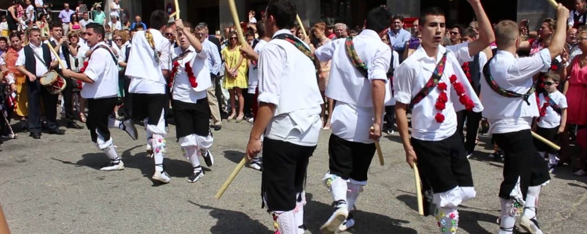 Los danzantes del alba. Costumbrismo, librosynovelas